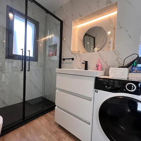 La Casa In Pietra, In Front Of Motorway, Perfect For Road Trips, With Private Parking Appartement Rapallo