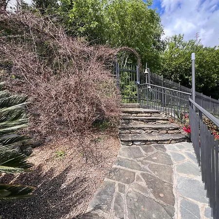 La Casa In Pietra, In Front Of Motorway, Perfect For Road Trips, With Private Parking Appartement