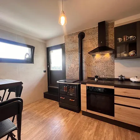 Apartment La Casa In Pietra, In Front Of Motorway, Perfect For Road Trips, With Private Parking Rapallo