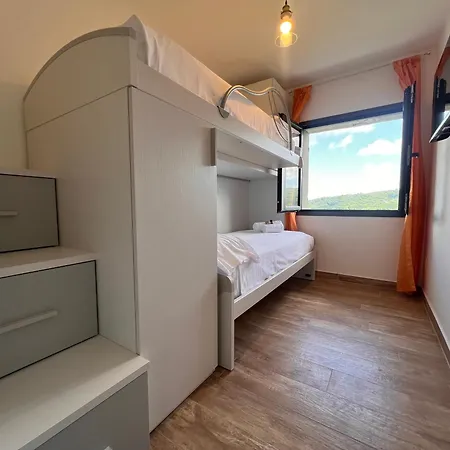 La Casa In Pietra, In Front Of Motorway, Perfect For Road Trips, With Private Parking