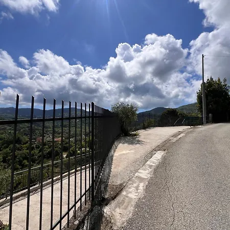 La Casa In Pietra, In Front Of Motorway, Perfect For Road Trips, With Private Parking Apartment
