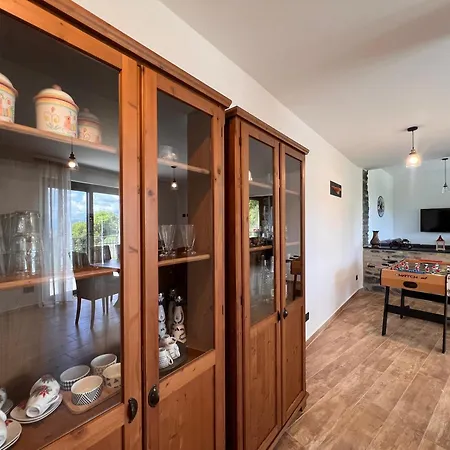 Apartment La Casa In Pietra, In Front Of Motorway, Perfect For Road Trips, With Private Parking