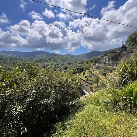 La Casa In Pietra, In Front Of Motorway, Perfect For Road Trips, With Private Parking Apartment *