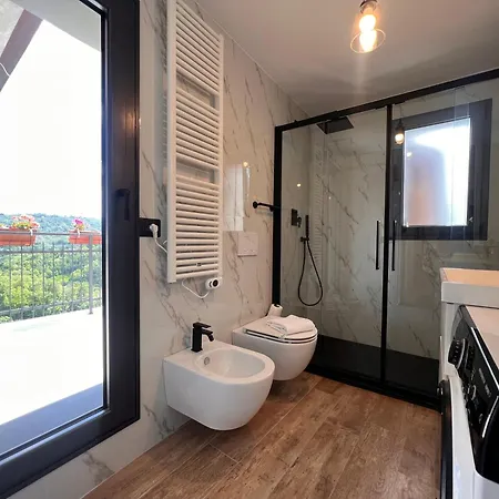La Casa In Pietra, In Front Of Motorway, Perfect For Road Trips, With Private Parking Apartment *