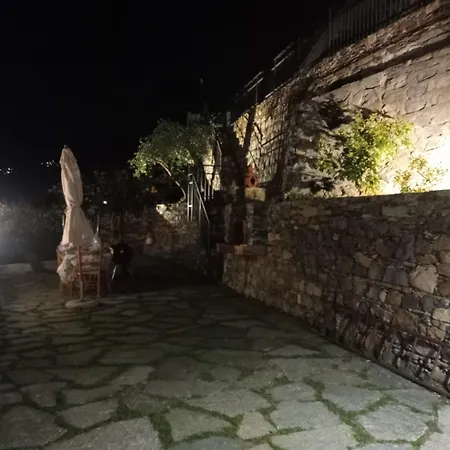La Casa In Pietra, In Front Of Motorway, Perfect For Road Trips, With Private Parking